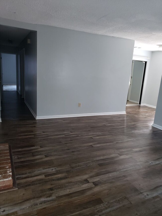 Foto del edificio - 333 Wrenfield Rd