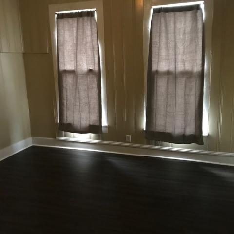 Foto del edificio - Near Westside 2BR House w/Attached Garage