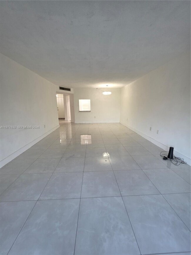 Foto del edificio - 1351 NE 191st St