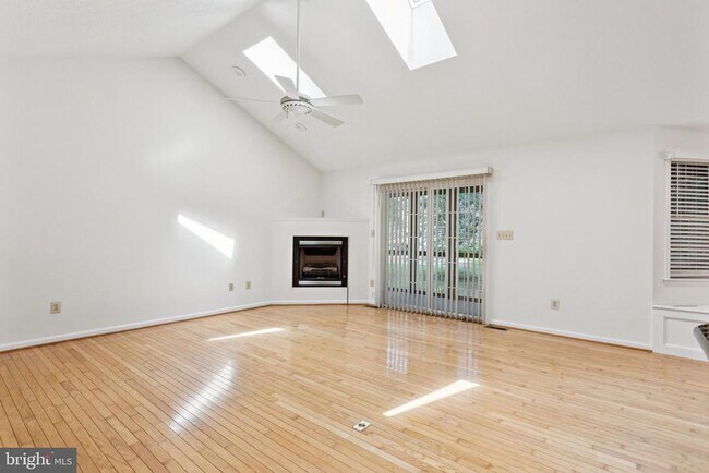 Foto del edificio - 14610 Balsam Ct
