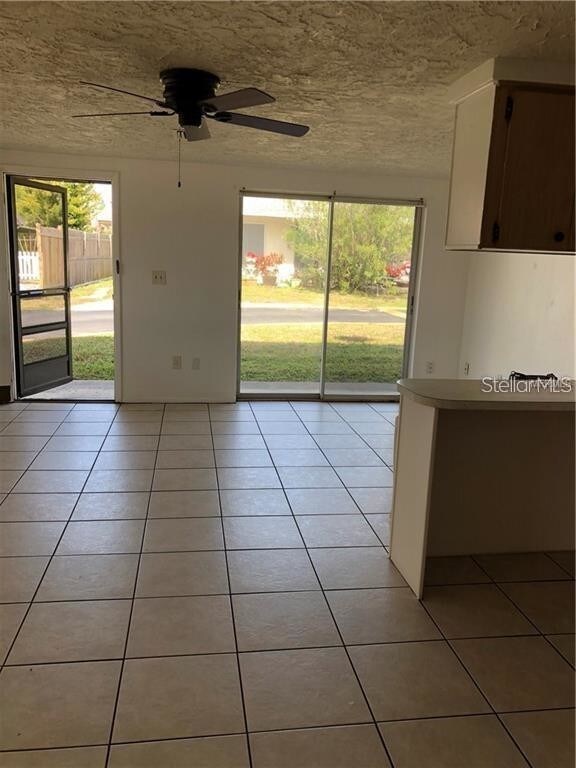 Foto del edificio - 9734 Hidden Ln