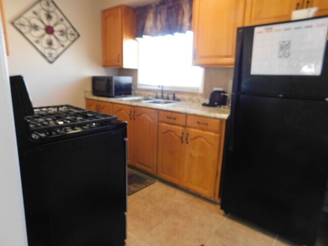 Building Photo - Newly Remodeled