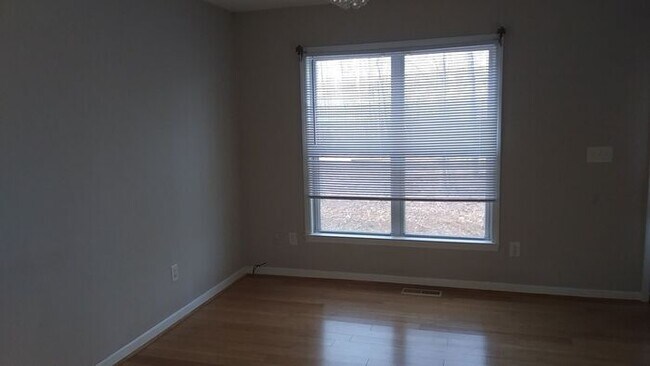 Building Photo - Nice home for country living