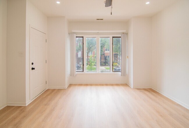 Foto del edificio - 2534 W Harrison St
