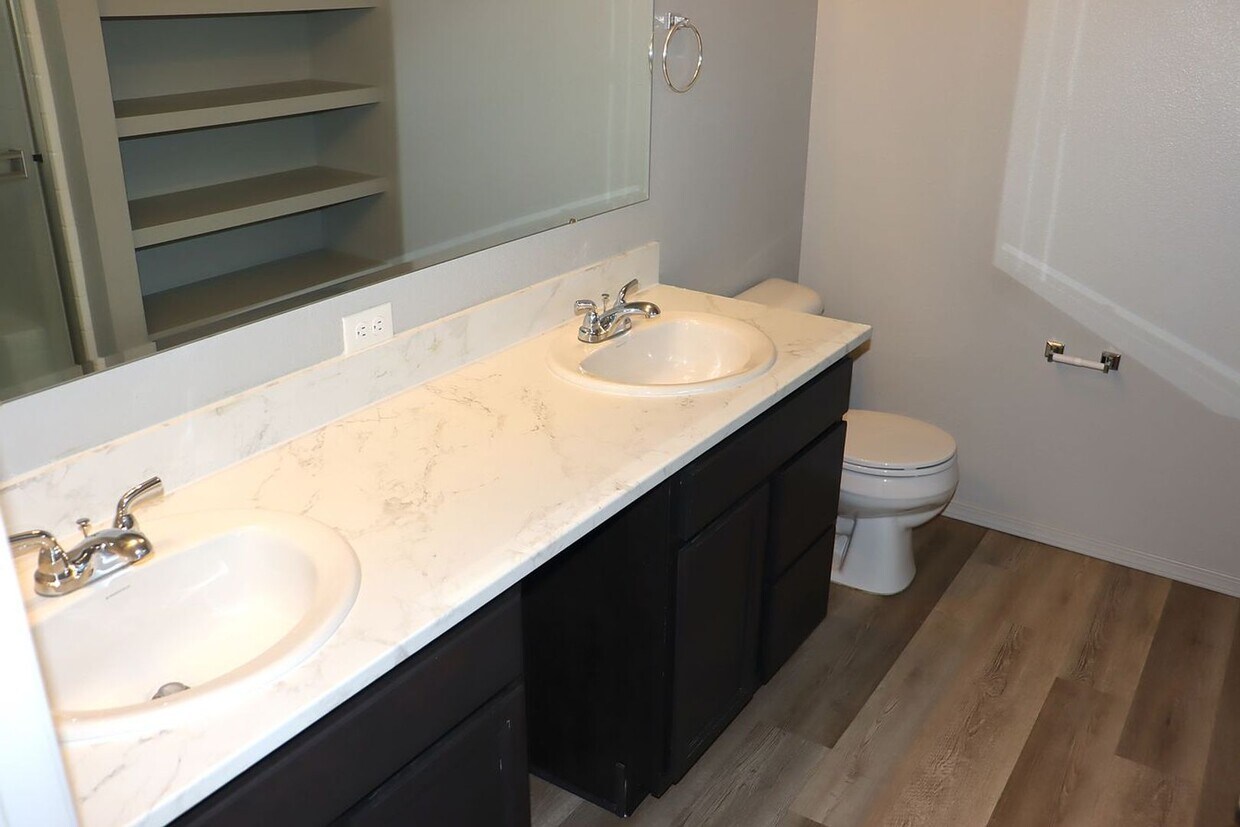 Foto principal - 17546 Mountain Springs Ave