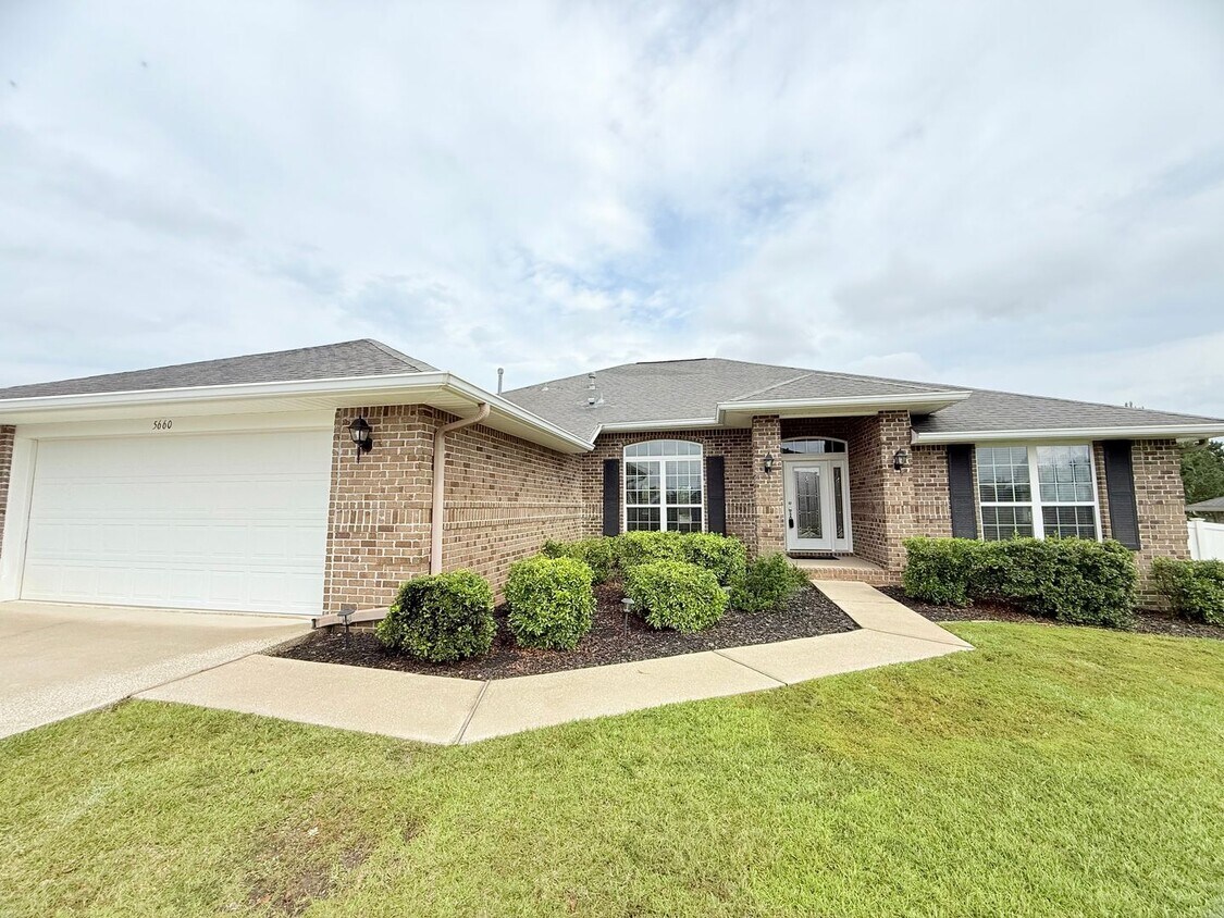 Foto principal - Spacious 4-Bedroom Home - Whisper Creek