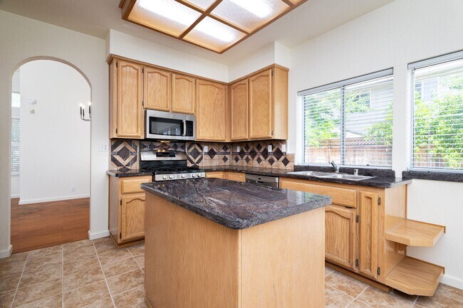 Building Photo - Stunning 2 Story, 3-Bed Home in Folsom’s Desirable Gated Community!