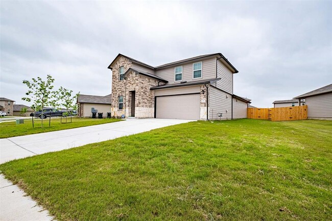 Building Photo - 204 Lily Pond Trl
