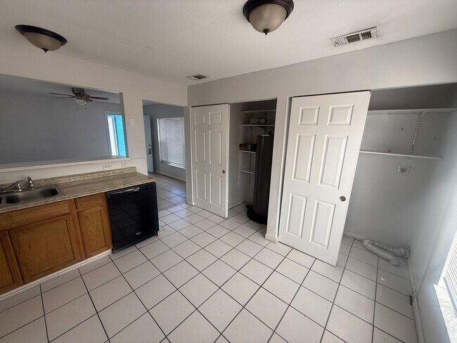 Foto del edificio - 1527 Schoolhouse St