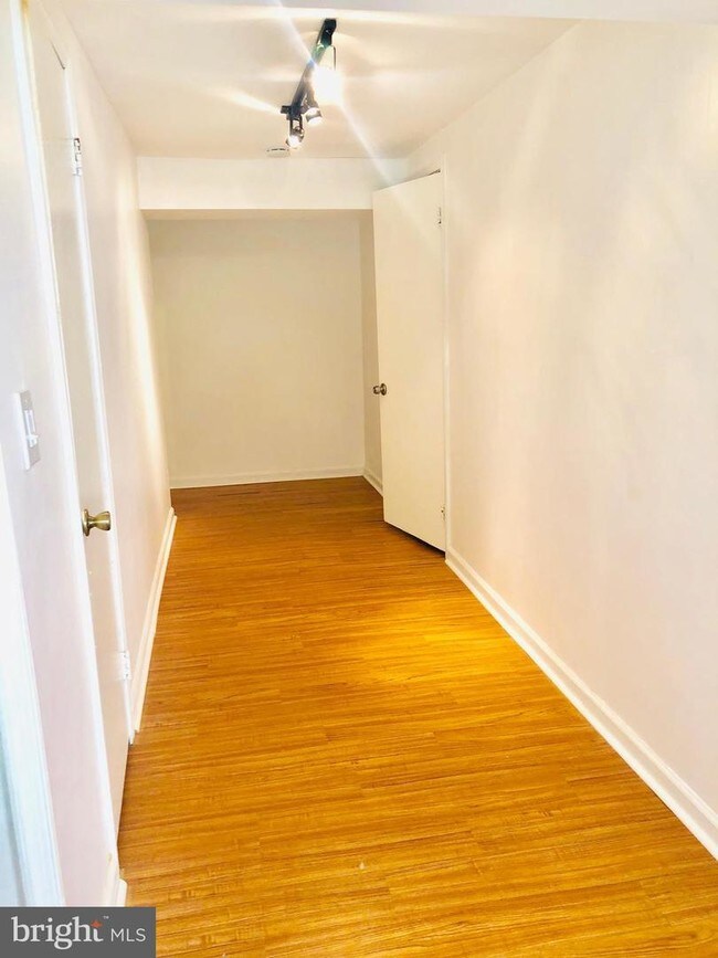 Foto del edificio - 7281 WOOD HOLLOW Ter