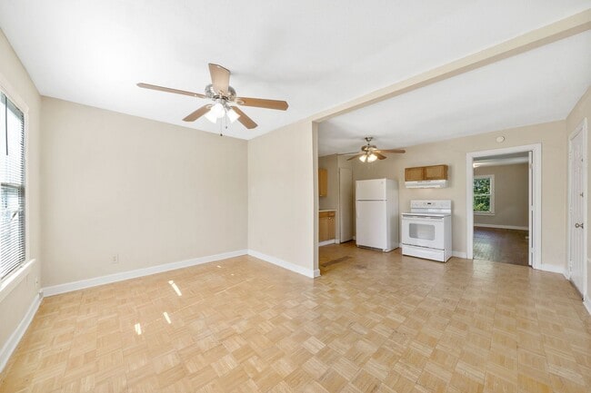 Building Photo - 313 La Manda Blvd