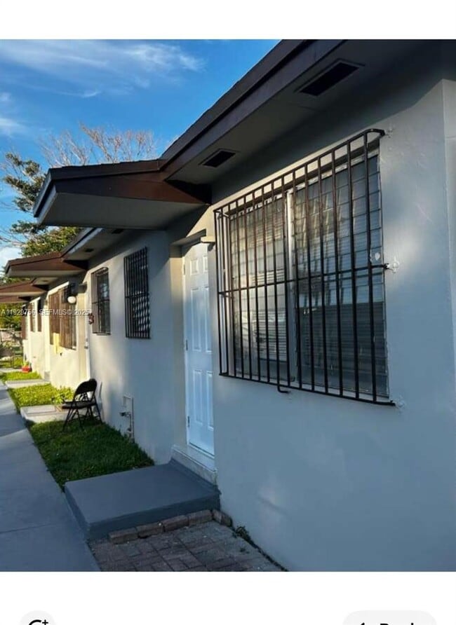 Building Photo - 3120 NW 19th Ave