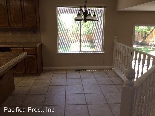 Building Photo - 4 br, 2.5 bath House - 1492 Deerfield Circle