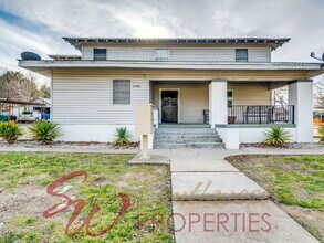 Building Photo - 216 S Devine Ave