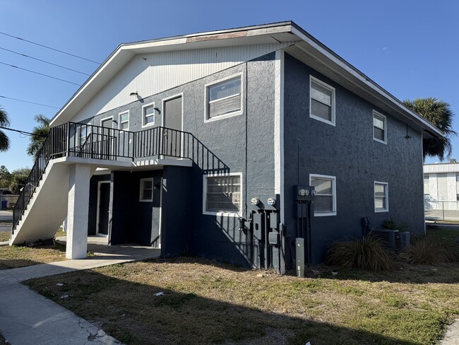 Building Photo - 2505 Hanson St