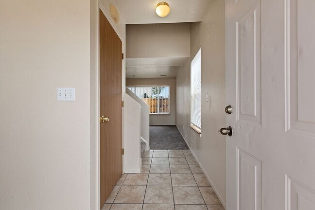 Foto del edificio - 430-432 Sundance Cir N