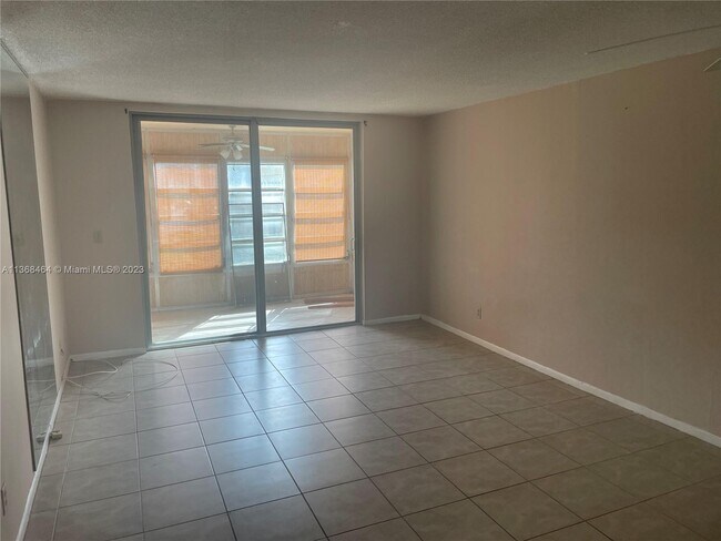 Foto del edificio - 6020 NW 64th Ave