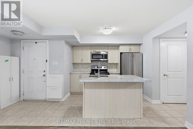 Photo du bâtiment - 2315 Sheppard Ave W