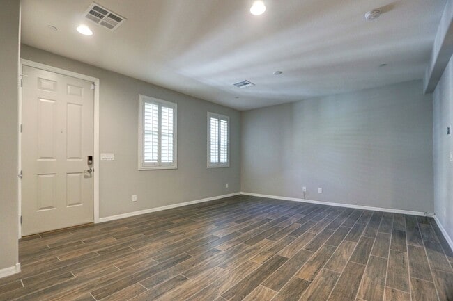 Building Photo - Newer, Fabulous town home in the heart of ...