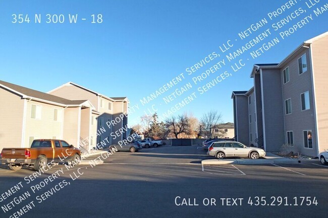 Building Photo - 2 Bedroom Cedar View Apartment Available Now