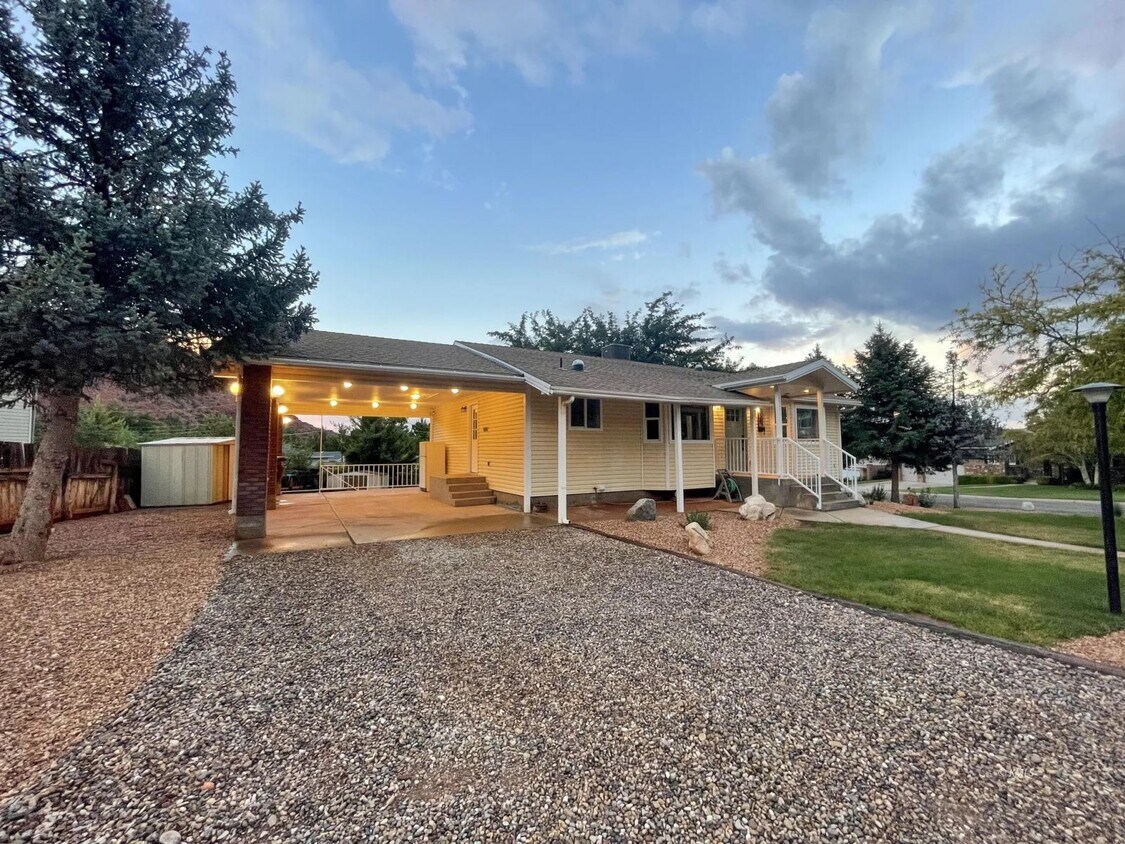 Primary Photo - 324 Vermillion Cir