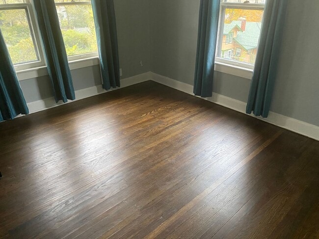 Building Photo - Duplex walking distance to Rockhurst University/UMKC