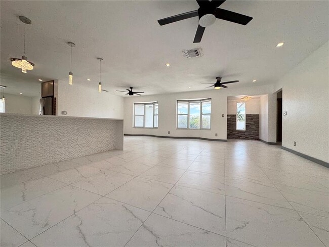 Foto del edificio - 6311 NE 20th Way