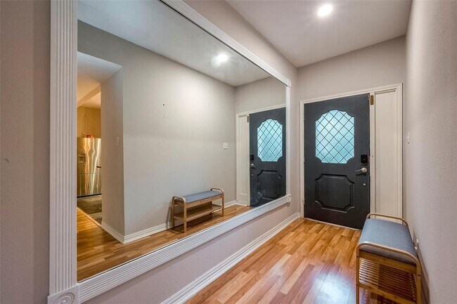 Foto del edificio - 1323 Mardi Ln