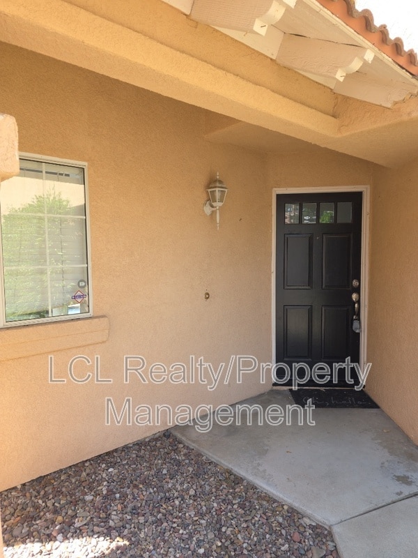 Building Photo - 24099 Golden Pheasant Ln