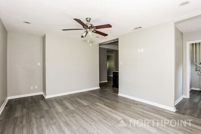 Building Photo - 517 Burgett St
