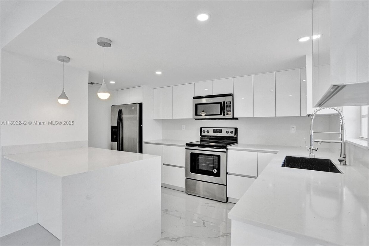 Foto principal - 606 NW 107th Ave