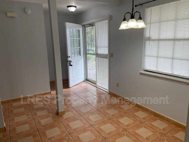 Foto del edificio - 4587 Lighthouse Cir