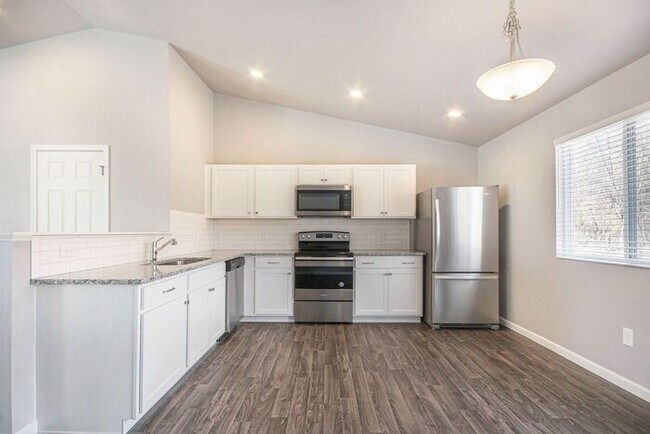 Building Photo - 13700 Deer Creek Dr