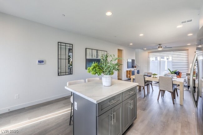 Foto del edificio - 9420 Titania Dawn St