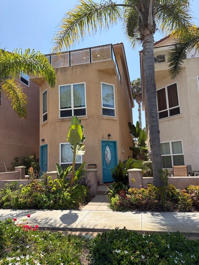 Foto del edificio - Beach House Steps To The Sand!  Private Elevator, Ocean View Large Deck, 2 car attached garage!