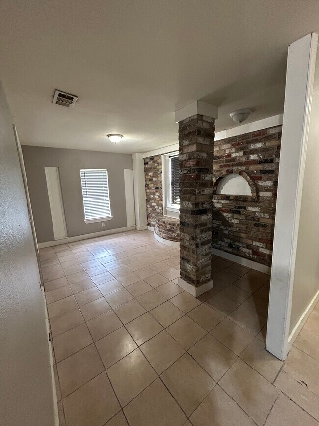 Comedor / Oficina - 5615 Overdale St