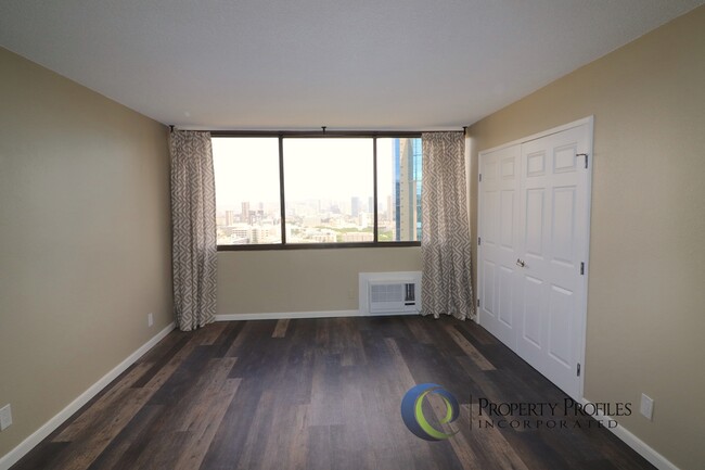 Building Photo - Clean 1 Bedroom Kukui Plaza Unit - Availab...