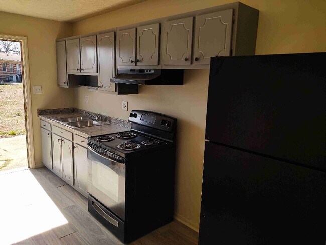 Building Photo - 6423 Starbrook Dr