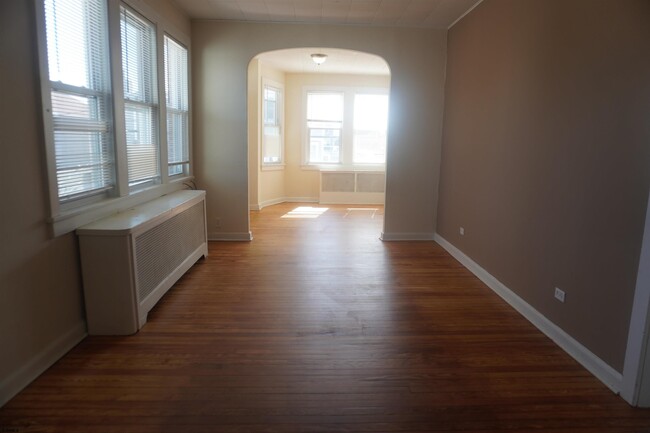 Foto del edificio - 5705 Edgewater Ave