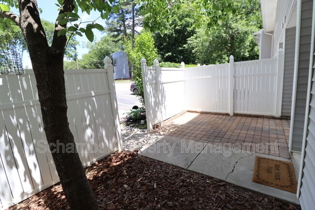 Building Photo - 7283 Sandy Creek Dr