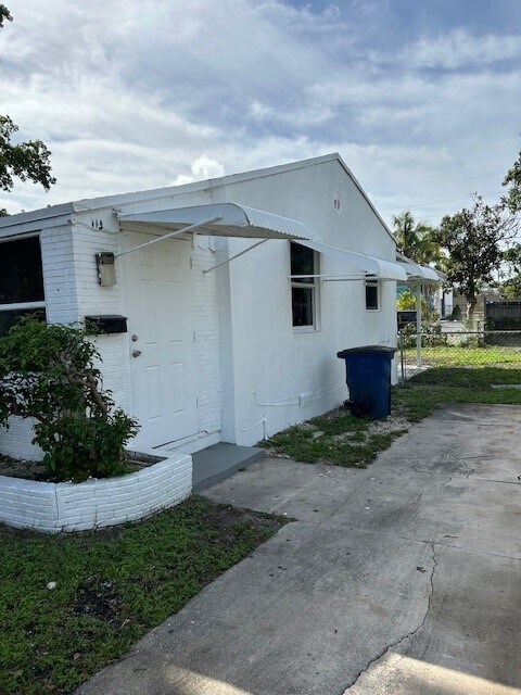 Foto del edificio - 113 NE 2nd Ave