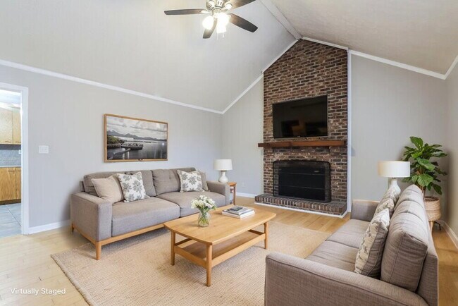 Foto del edificio - 6540 Akins Way