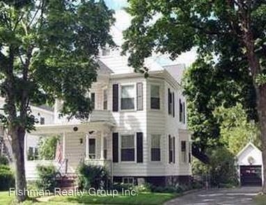 Building Photo - 327 Main St