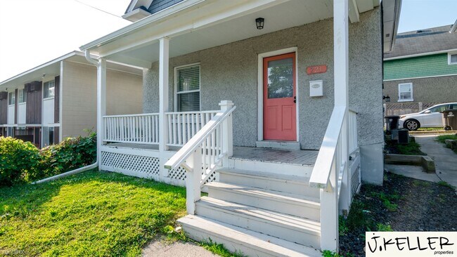 Foto del edificio - 4 br, 2 bath House - 221 W Mosley St