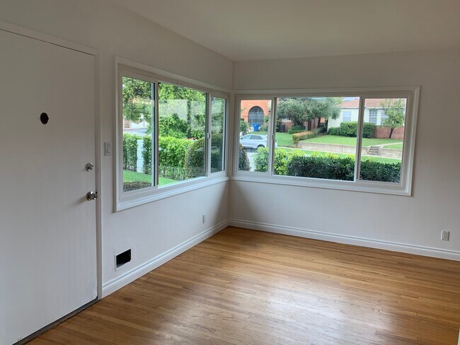 Foto del edificio - 3172 Rowena Ave