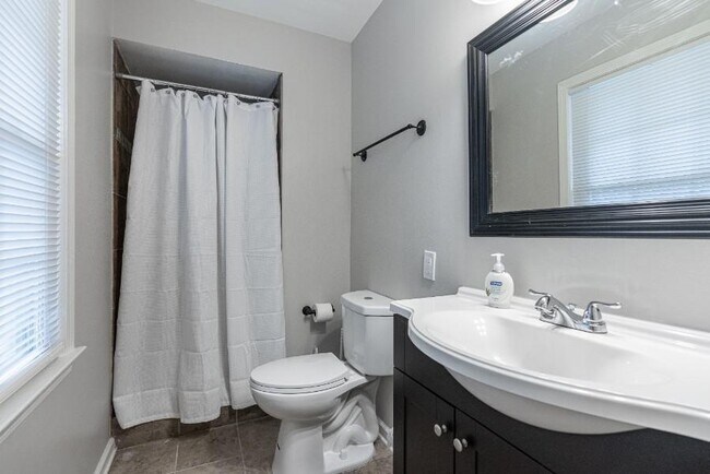 Foto del edificio - 3883 Adamsville Dr SW