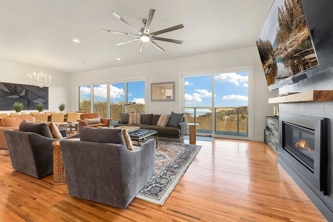 Building Photo - 9196 N Park Rd