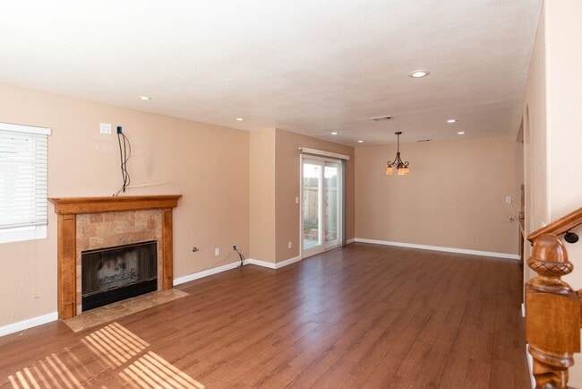 Building Photo - Schedule a tour today for a BEAUTIFUL 3-Bedroom, 3-Bath!