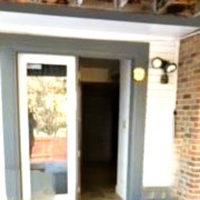 Foto del edificio - Private Rental Unit in lower level of Litt...