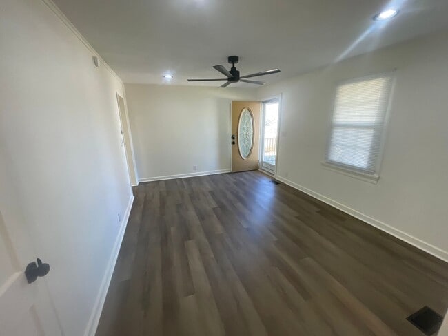 Foto del edificio - Renovated 2 Bedroom Home for Rent in Kingsport TN | Modern Kitchen